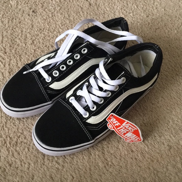 Vans Shoes - NWT Vans old Skool